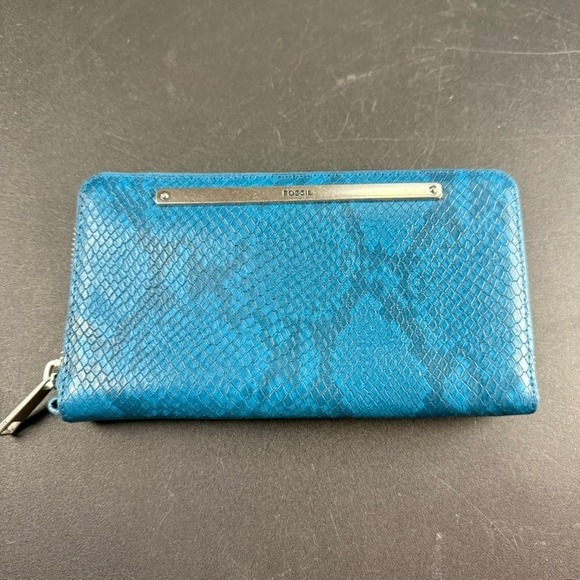 Fossil Blue Snakeskin Print Zip Around Wallet Clutch - Picture 1 of 5
